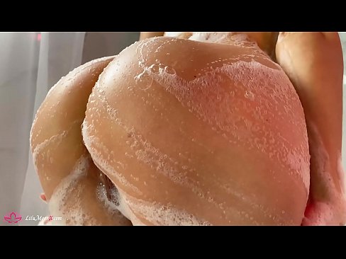 ❤️ Brunette Masturbates Pussy b'vibratur għal orga intens fid-doċċa ❤️❌ Super sess f'mt.tusar.top ❌❤